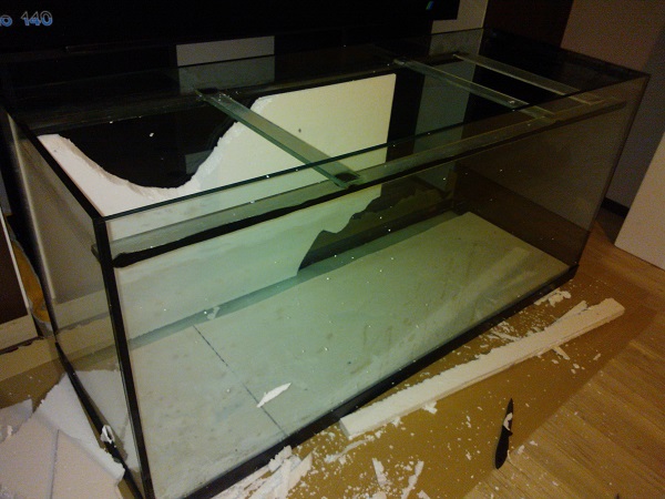 Tausta ja pohja muotoutui styroksista.