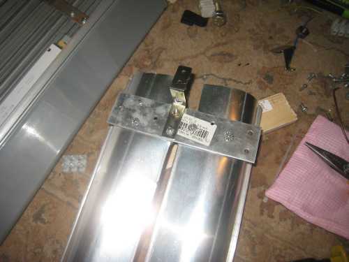 Tarvikkeiksi kelpaa se mitä sattuu pakin pohjalta löytymään... toimii ulkonäöstä huolimatta.